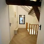 بيت للعطل Homes In With A Picturesque Garden *