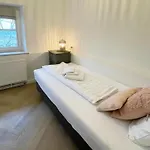 Homes In With A Picturesque Garden Holiday home *