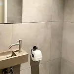 بيت للعطل Homes In With A Picturesque Garden *