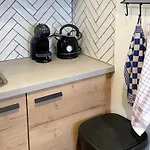 Homes In With A Picturesque Garden بيت للعطل *