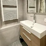 Homes In With A Picturesque Garden بيت للعطل *