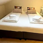 Homes In With A Picturesque Garden بيت للعطل Ubachsberg