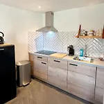Homes In With A Picturesque Garden Holiday home *