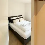 Homes In With A Picturesque Garden بيت للعطل