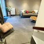 بيت للعطل Homes In With A Picturesque Garden *