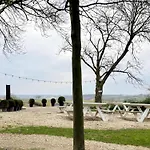 Homes In With A Picturesque Garden *