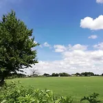 بيت للعطل Homes In With A Picturesque Garden