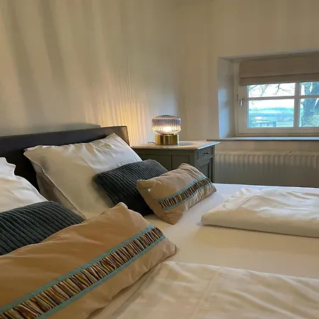 別荘 Homes In With A Picturesque Garden Ubachsberg