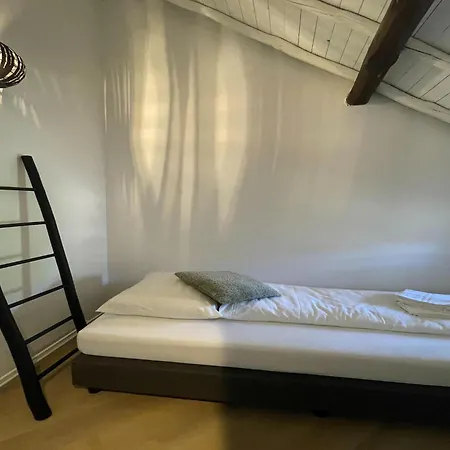 別荘 Homes In With A Picturesque Garden