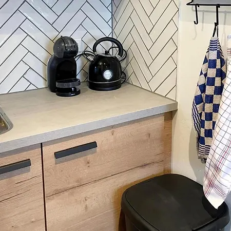 Сasa de vacaciones Homes In With A Picturesque Garden