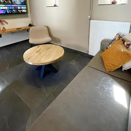 Homes In With A Picturesque Garden Сasa de vacaciones *