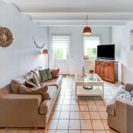 Homes In With A Picturesque Garden