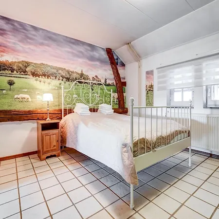 Homes In With A Picturesque Garden Feriehus