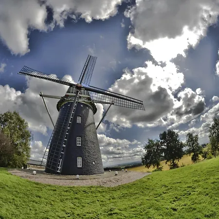 Homes In With A Picturesque Garden Hébergement de vacances *