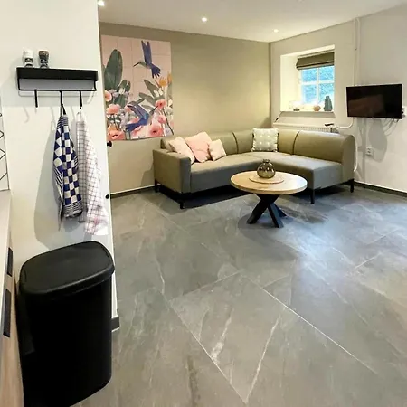 Tatil Evi Homes In With A Picturesque Garden