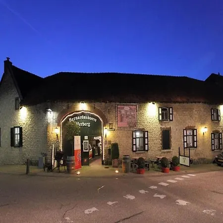 Сasa de vacaciones Homes In With A Picturesque Garden Ubachsberg