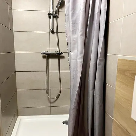 Homes In With A Picturesque Garden