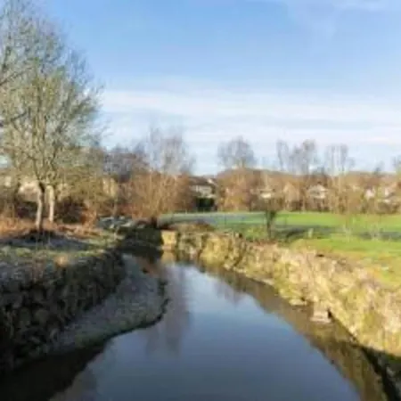 Homes In With A Picturesque Garden Hébergement de vacances *
