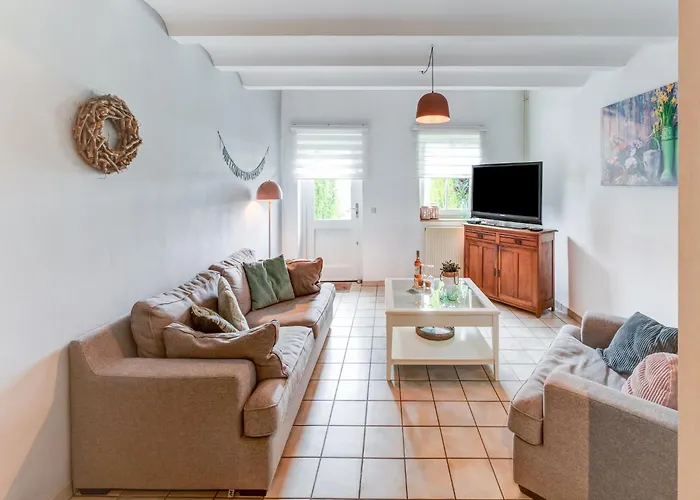 Homes In With A Picturesque Garden