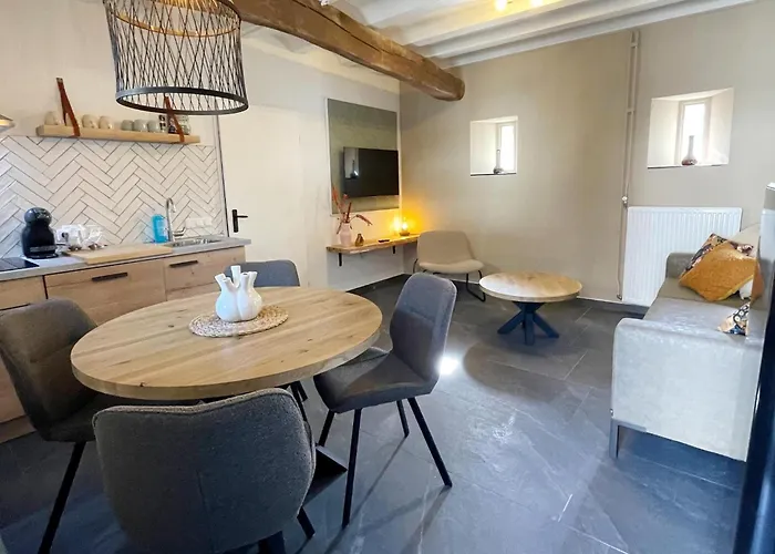 بيت للعطل Homes In With A Picturesque Garden *