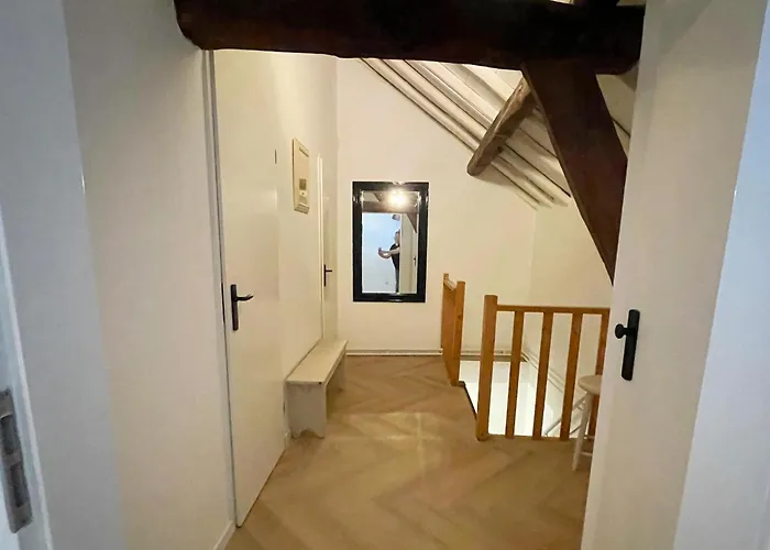 بيت للعطل Homes In With A Picturesque Garden *