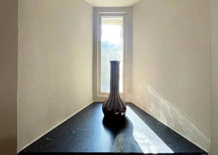 Vakantiehuis Homes In With A Picturesque Garden *