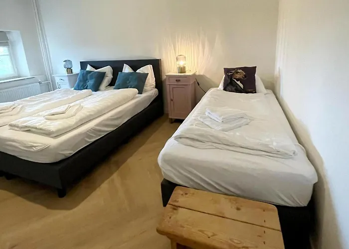 Homes In With A Picturesque Garden