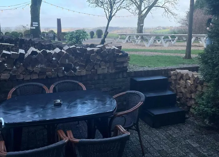 Homes In With A Picturesque Garden