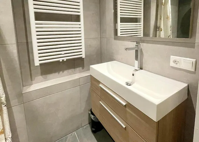 Homes In With A Picturesque Garden Casa de Férias *