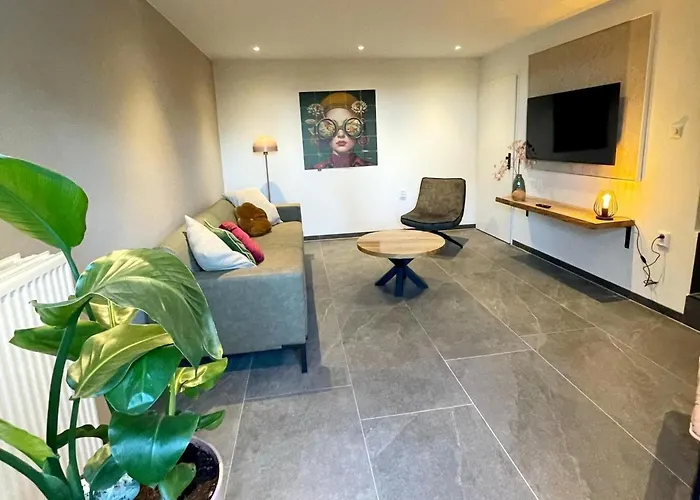 Homes In With A Picturesque Garden