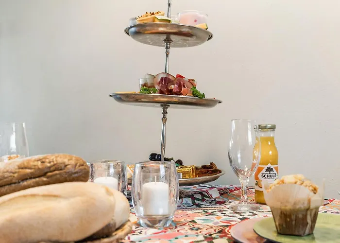 Homes In With A Picturesque Garden بيت للعطل