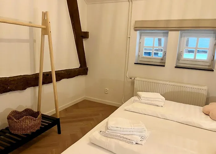 Homes In With A Picturesque Garden *