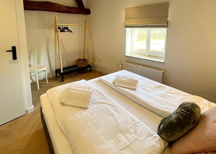 Homes In With A Picturesque Garden