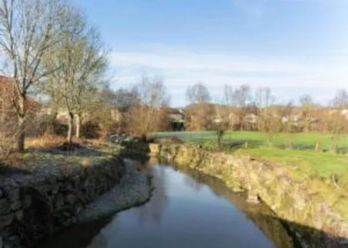 Homes In With A Picturesque Garden Casa de Férias *