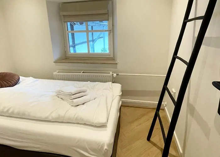 Homes In With A Picturesque Garden بيت للعطل *