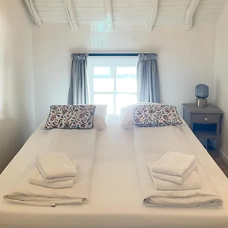 Homes In With A Picturesque Garden Feriehus *