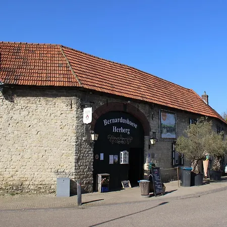 Feriehus Homes In With A Picturesque Garden *