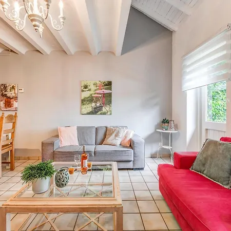 Feriehus Homes In With A Picturesque Garden