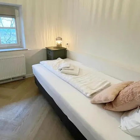 Homes In With A Picturesque Garden Semesterbostad *