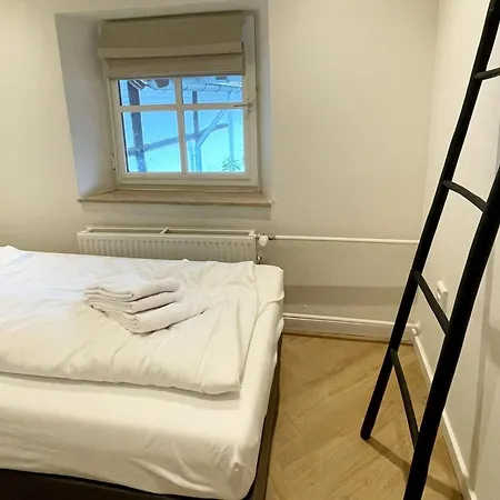 Homes In With A Picturesque Garden Feriehus *